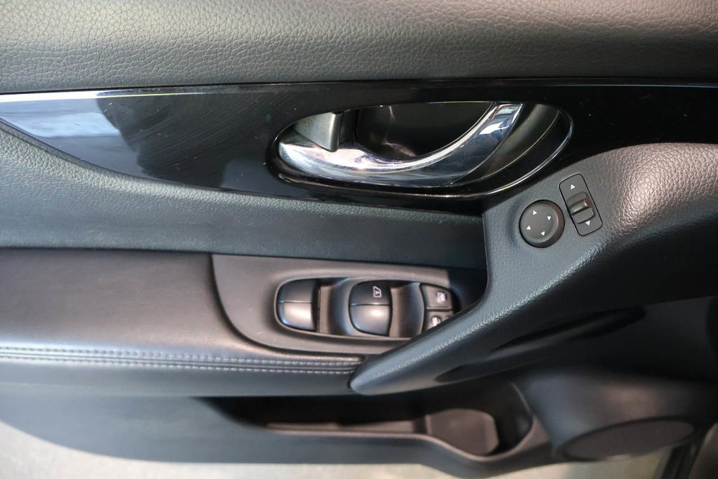 Nissan Qashqai SV + T/A + TOIT OUVRANT + CUIR 2023 à Terrebonne, Québec - 29 - w1024h768px