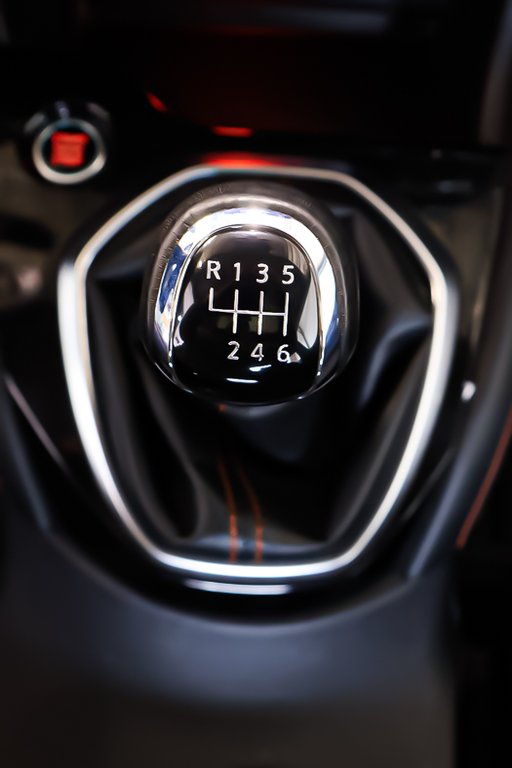 Nissan Sentra SR + MANUELLE + TOIT OUVRANT 2022 à Terrebonne, Québec - 25 - w1024h768px