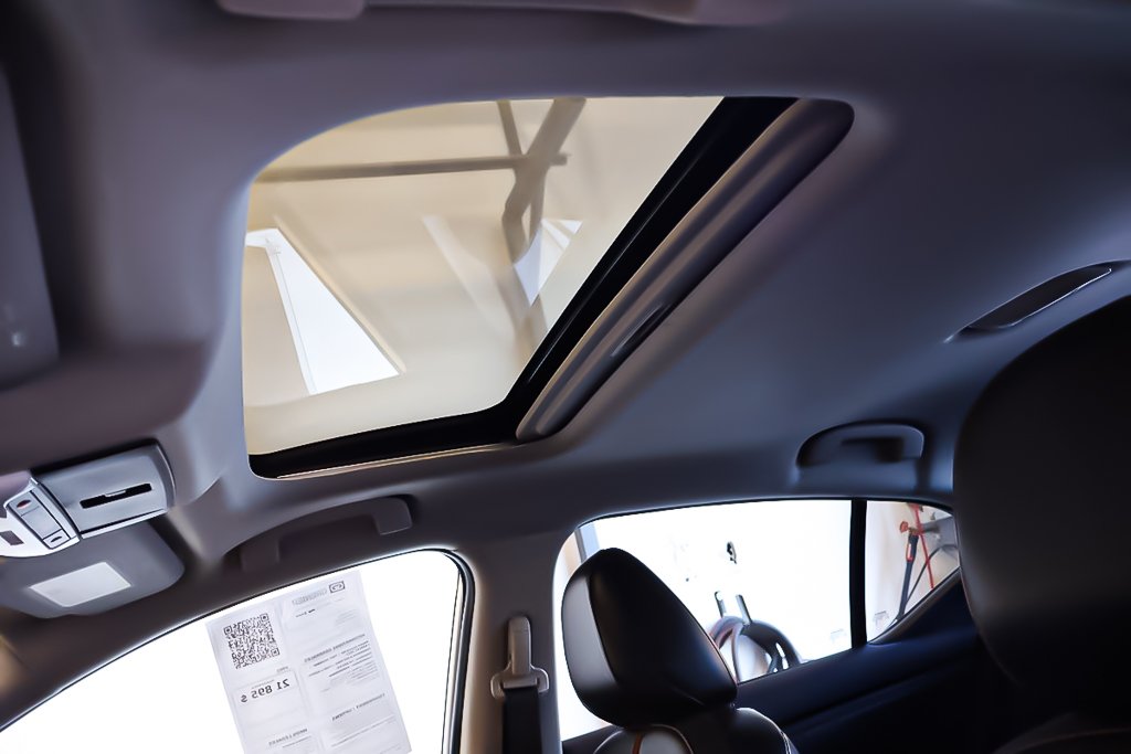 Nissan Sentra SR + TOIT OUVRANT + CARPLAY 2023 à Terrebonne, Québec - 11 - w1024h768px
