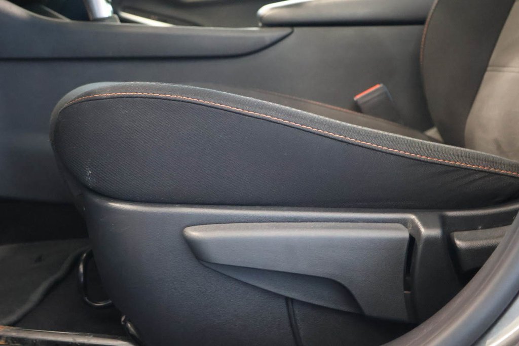 Nissan Sentra SR + T/A + DÉMARREUR + CARPLAY 2023 à Terrebonne, Québec - 13 - w1024h768px