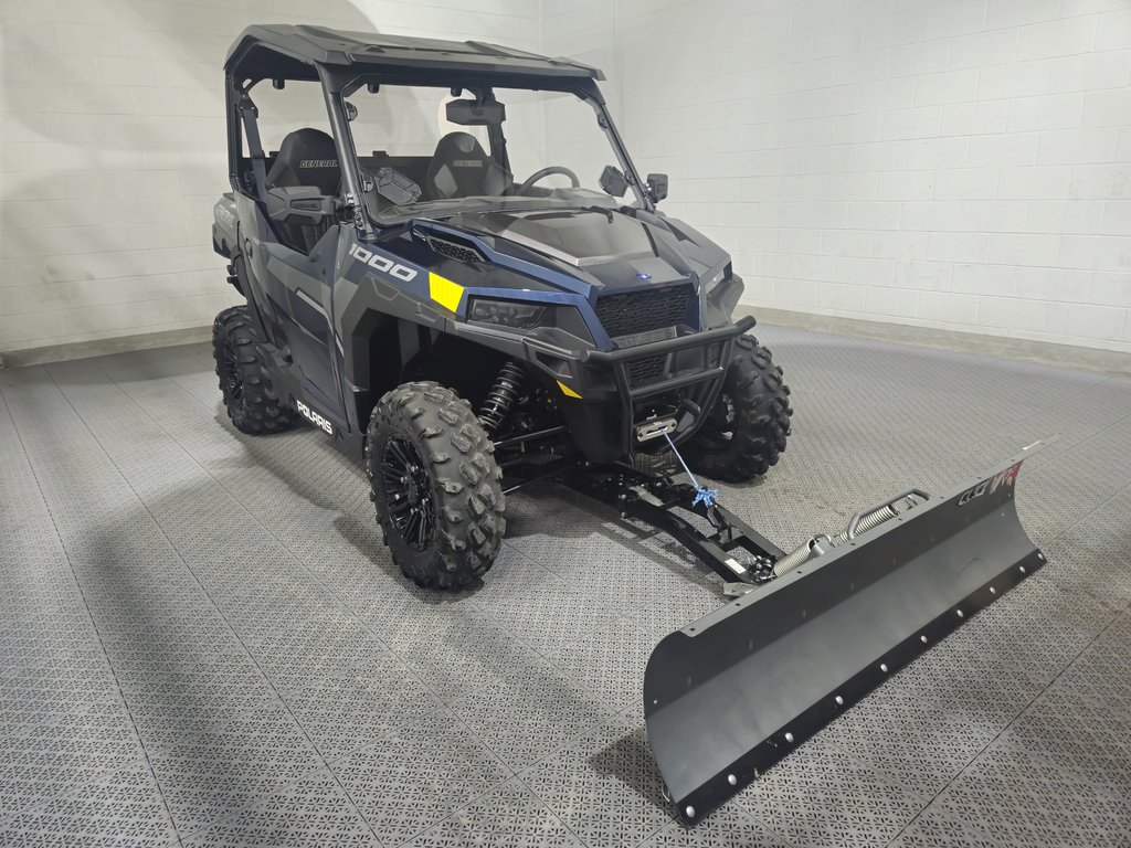 Polaris GENERAL XP 1000 2 PORTES + PELLE + DOMPEUR ARRIERE 2022 à Terrebonne, Québec - 1 - w1024h768px