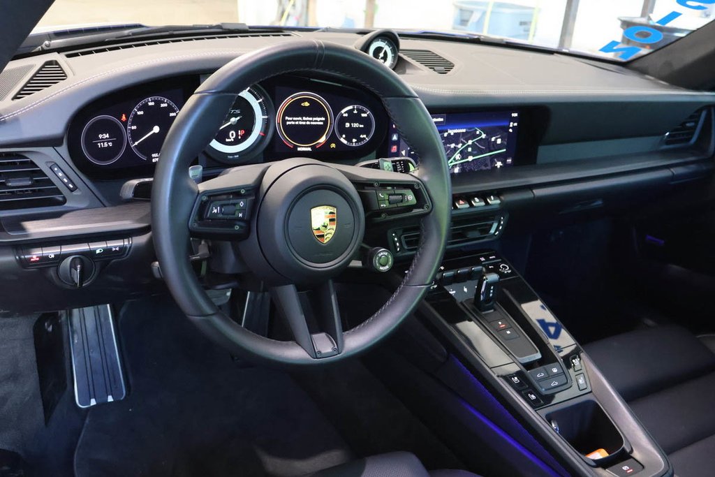 Porsche 911 CARRERA 4 GTS + RWD + TOIT OUVRANT 2023 à Terrebonne, Québec - 14 - w1024h768px