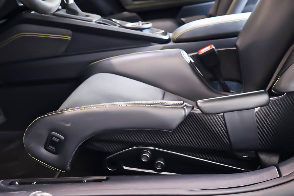 Porsche 911 GT3 + ENSEMBLE WEISSACH + RWD + 6CYL 4.0L 2024 à Terrebonne, Québec - 11 - w1024h768px