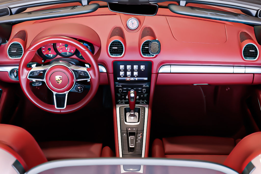 2022 Porsche Boxster AUTOMATIQUE + RWD + AUDIO BOSE + GPS + CARPLAY in Terrebonne, Quebec - 15 - w1024h768px
