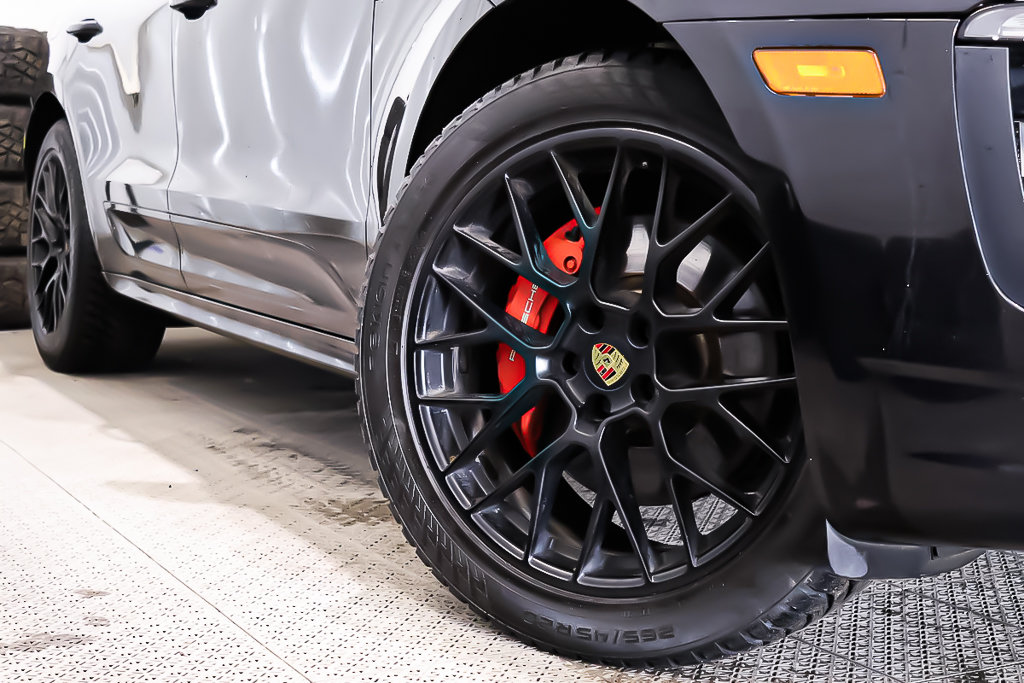 2017 Porsche Macan GTS + AWD + V6 + TOIT OUVRANT PANORAMIQUE in Terrebonne, Quebec - 9 - w1024h768px