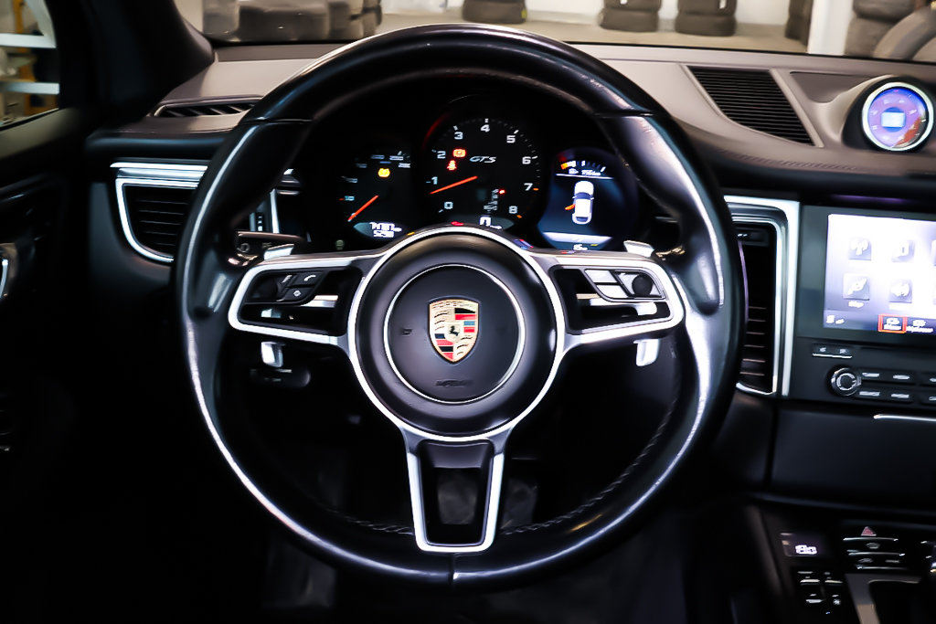 2017 Porsche Macan GTS + AWD + V6 + TOIT OUVRANT PANORAMIQUE in Terrebonne, Quebec - 15 - w1024h768px