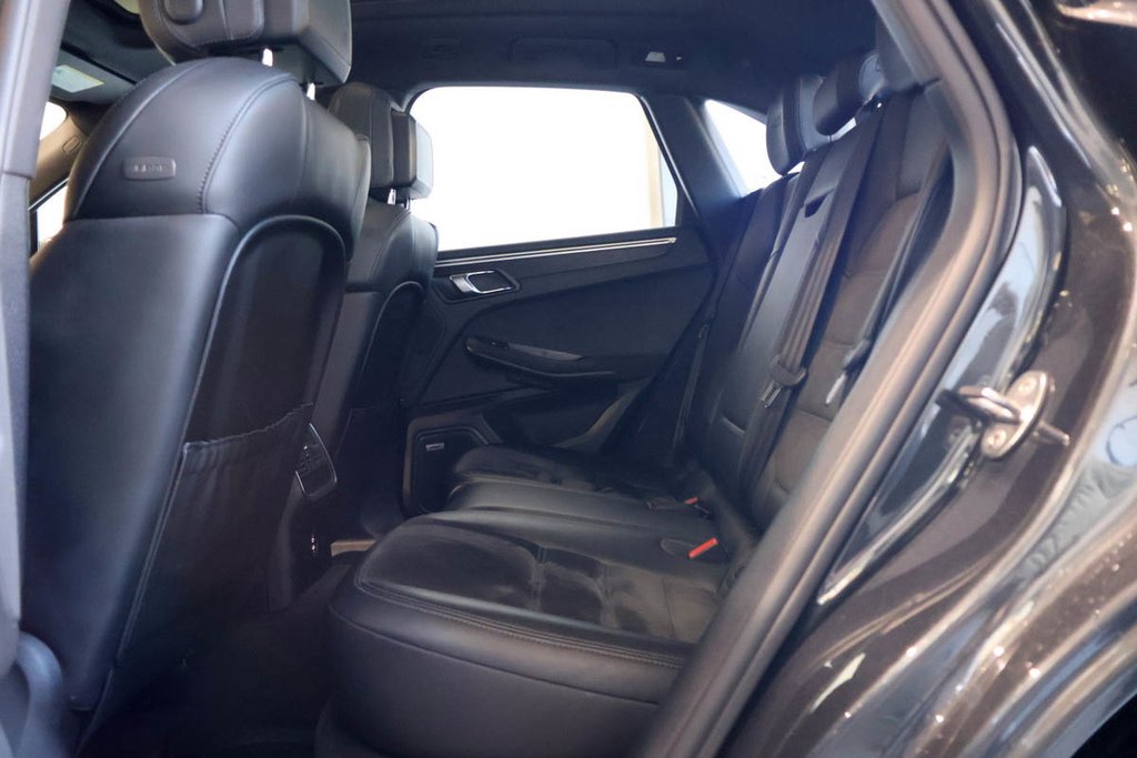 Porsche MACAN GTS + AWD + TOIT OUVRANT PANO 2020 à Terrebonne, Québec - 31 - w1024h768px