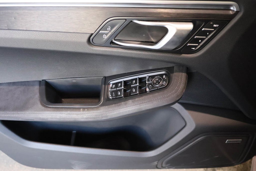 Porsche MACAN GTS + AWD + TOIT OUVRANT PANO 2020 à Terrebonne, Québec - 30 - w1024h768px