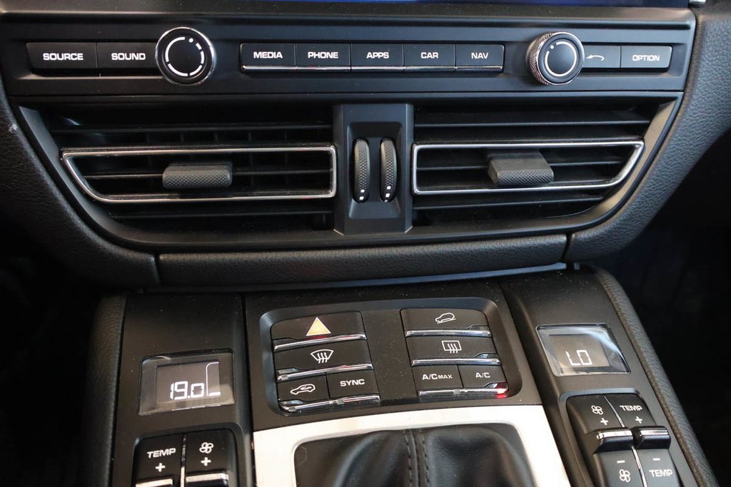 Porsche MACAN GTS + AWD + TOIT OUVRANT PANO 2020 à Terrebonne, Québec - 26 - w1024h768px