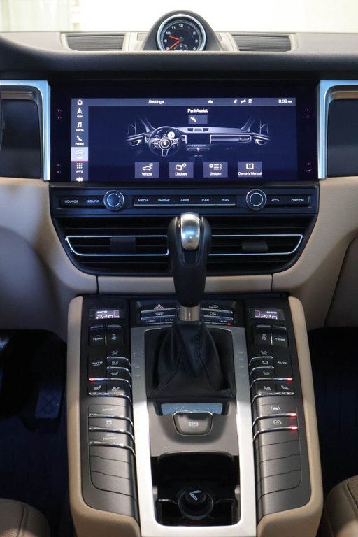 2020 Porsche MACAN AWD + TOIT OUVRANT PANO in Terrebonne, Quebec - 22 - w1024h768px