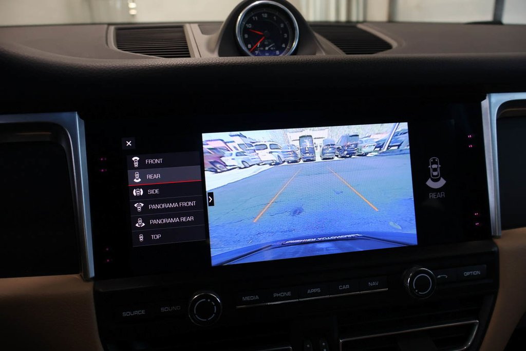 2020 Porsche MACAN AWD + TOIT OUVRANT PANO in Terrebonne, Quebec - 23 - w1024h768px