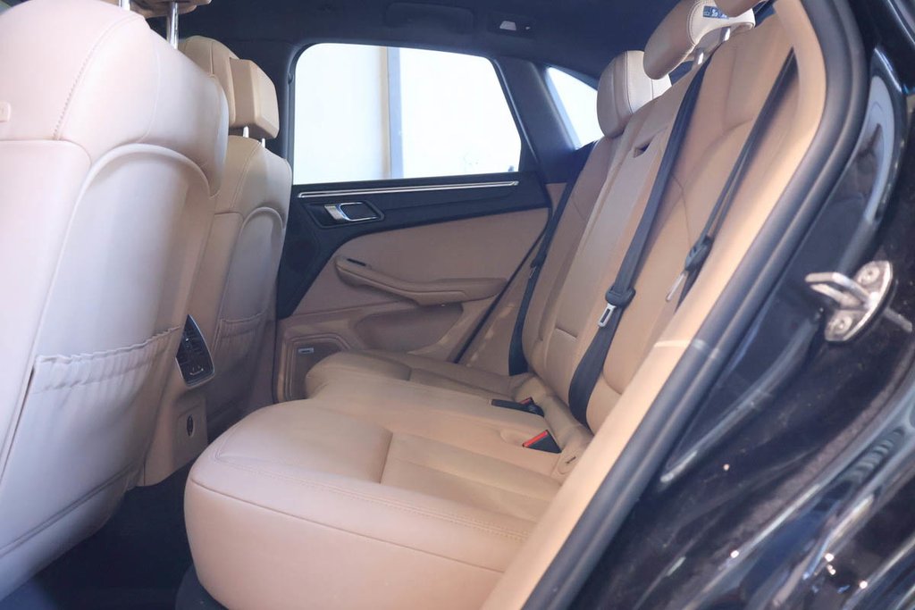 2020 Porsche MACAN AWD + TOIT OUVRANT PANO in Terrebonne, Quebec - 30 - w1024h768px