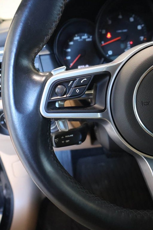 2020 Porsche MACAN AWD + TOIT OUVRANT PANO in Terrebonne, Quebec - 17 - w1024h768px