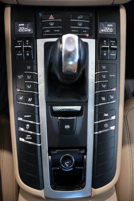 2020 Porsche MACAN AWD + TOIT OUVRANT PANO in Terrebonne, Quebec - 26 - w1024h768px