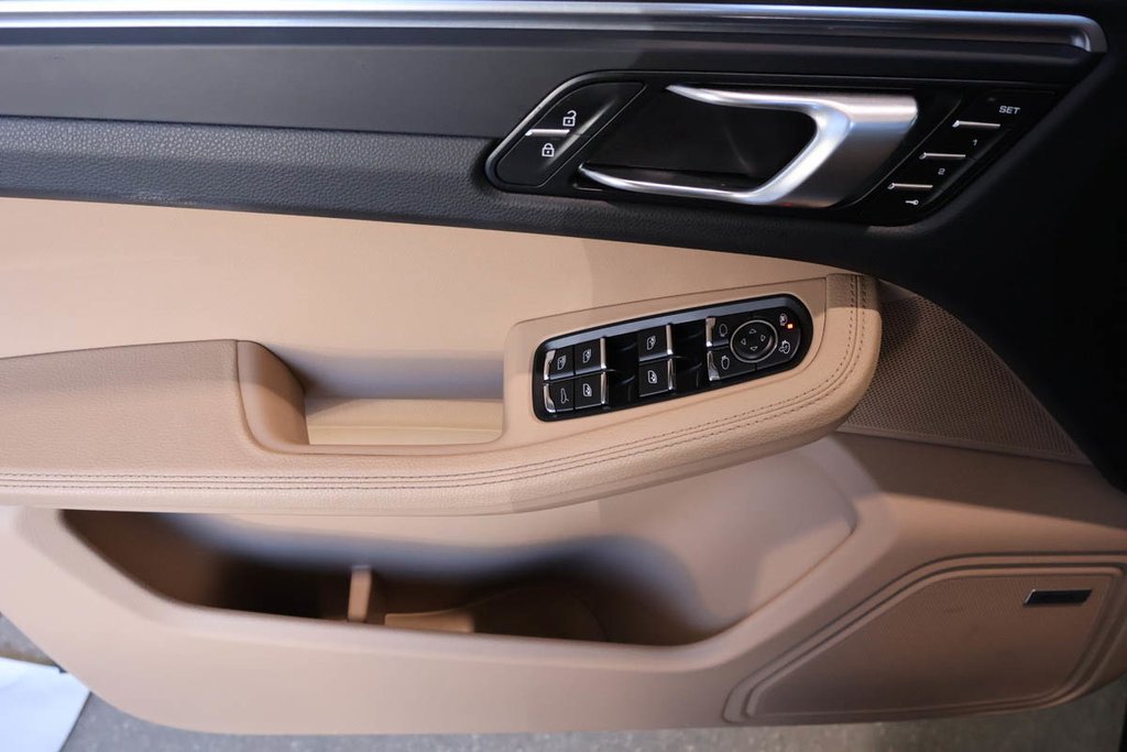 2020 Porsche MACAN AWD + TOIT OUVRANT PANO in Terrebonne, Quebec - 29 - w1024h768px