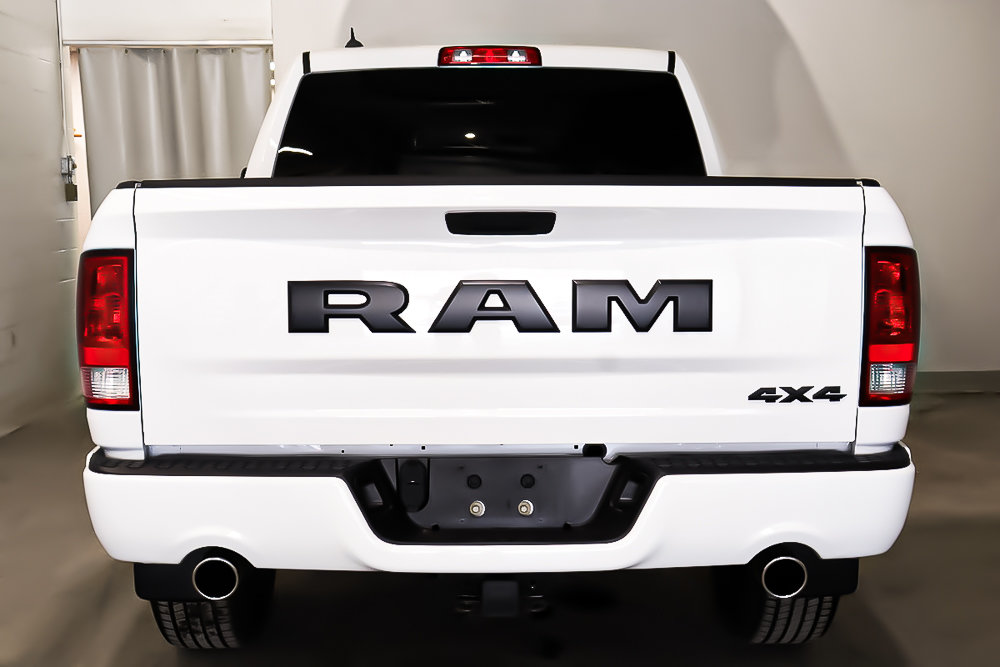 2019 Ram 1500 Classic EXPRESS + NIGHT EDITION + CREWCAB + V8 in Terrebonne, Quebec - 6 - w1024h768px