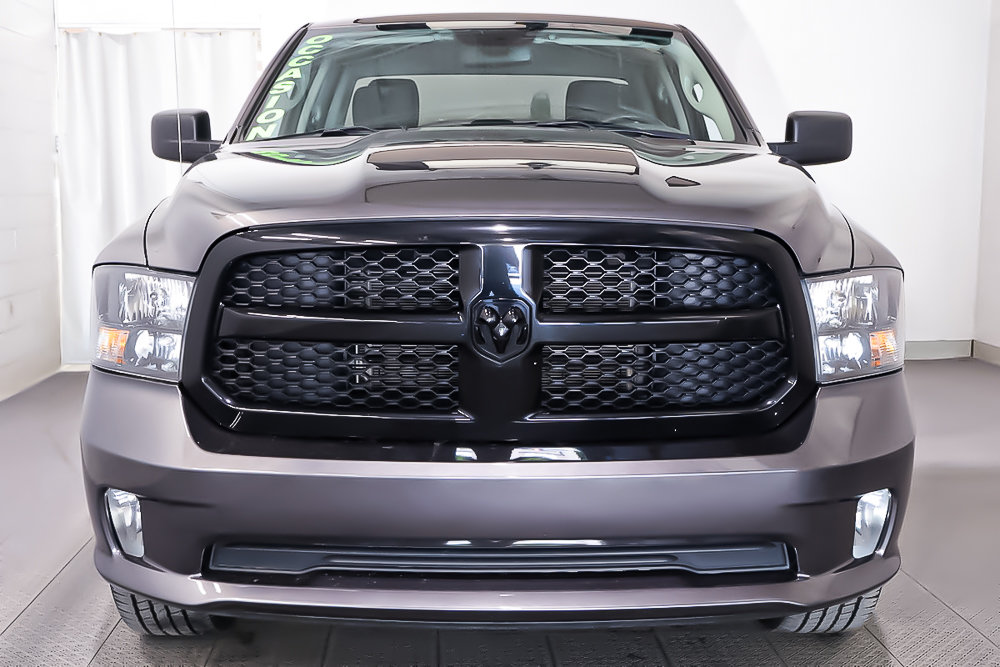 2019 Ram 1500 Classic EXPRESS + NIGHT EDITION + QUADCAB in Terrebonne, Quebec - 2 - w1024h768px