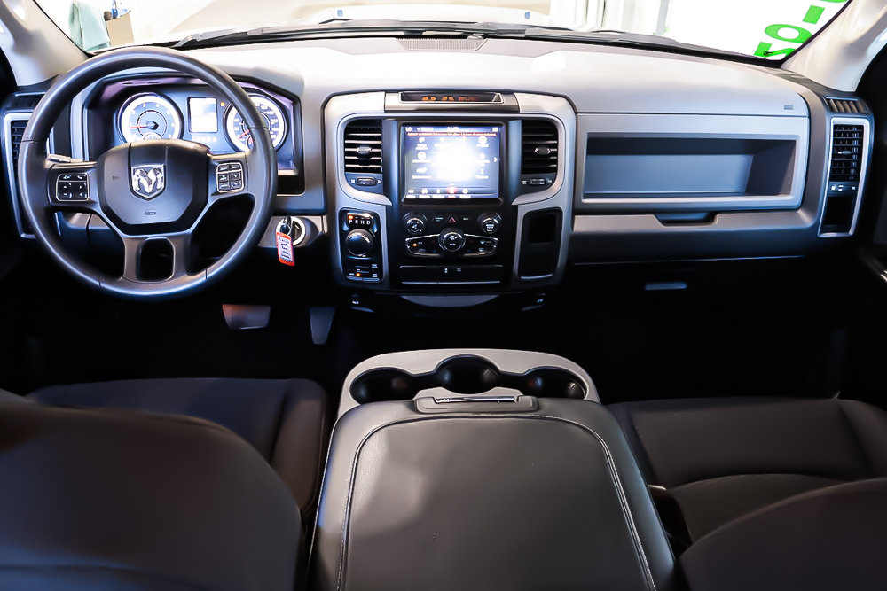 2019 Ram 1500 Classic EXPRESS + NIGHT EDITION + QUADCAB in Terrebonne, Quebec - 13 - w1024h768px