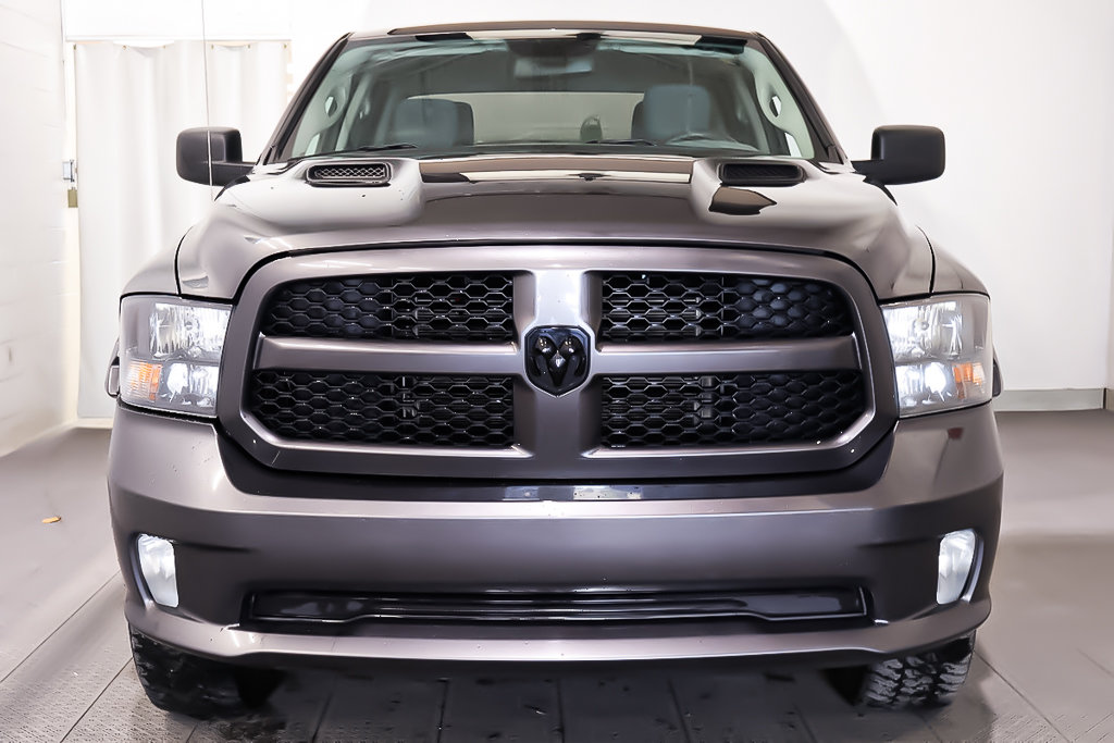 2020 Ram 1500 Classic EXPRESS + 4X4 + V8 + CREW CAB + 6 PASSAGERS in Terrebonne, Quebec - 2 - w1024h768px