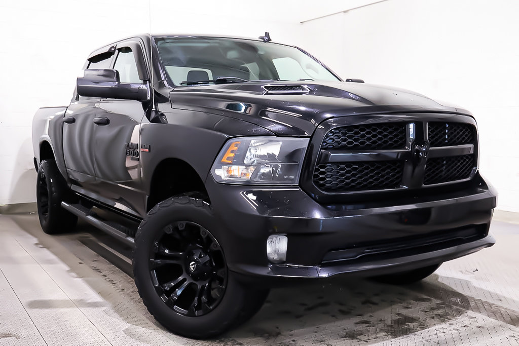 2021 Ram 1500 Classic EXPRESS + NIGHT EDITION + 4X4 + CREW CAB + V8 5.7L in Terrebonne, Quebec - 1 - w1024h768px