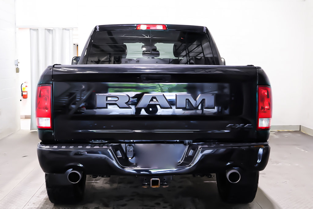 2021 Ram 1500 Classic EXPRESS + NIGHT EDITION + 4X4 + CREW CAB + V8 5.7L in Terrebonne, Quebec - 6 - w1024h768px