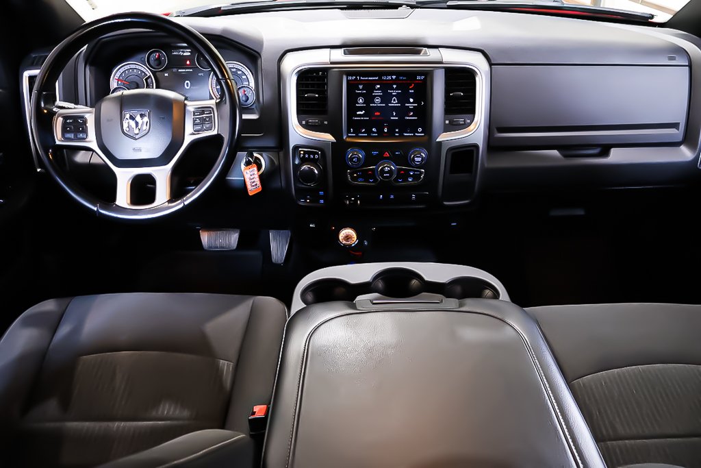Ram 1500 Classic WARLOCK + 4X4 + CREW CAB + V8 HEMI 5.7L 2021 à Terrebonne, Québec - 13 - w1024h768px