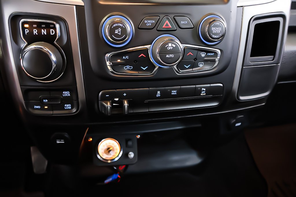 Ram 1500 Classic WARLOCK + 4X4 + CREW CAB + V8 HEMI 5.7L 2021 à Terrebonne, Québec - 23 - w1024h768px