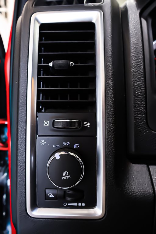 Ram 1500 Classic WARLOCK + 4X4 + CREW CAB + V8 HEMI 5.7L 2021 à Terrebonne, Québec - 25 - w1024h768px