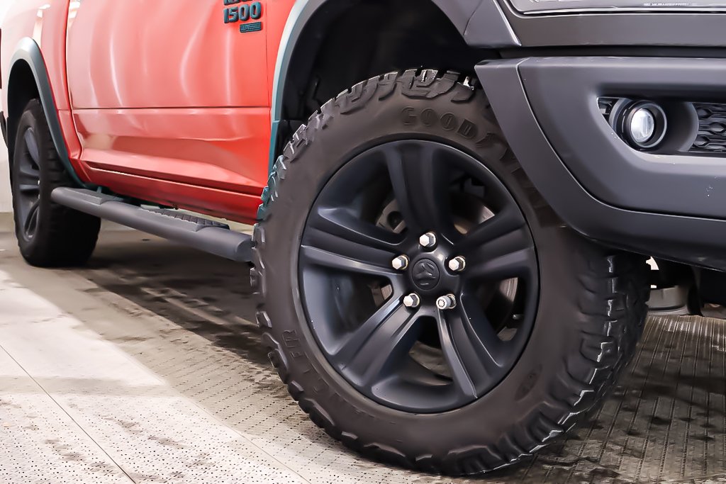 Ram 1500 Classic WARLOCK + 4X4 + CREW CAB + V8 HEMI 5.7L 2021 à Terrebonne, Québec - 9 - w1024h768px