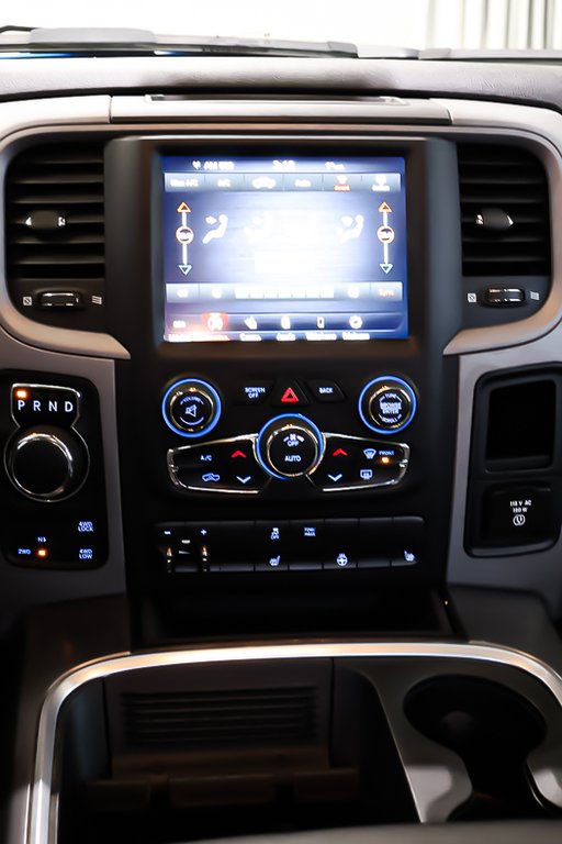 2021 Ram 1500 Classic EXPRESS + 4X4 +  QUAD CAB + NIGHT EDITION in Terrebonne, Quebec - 19 - w1024h768px