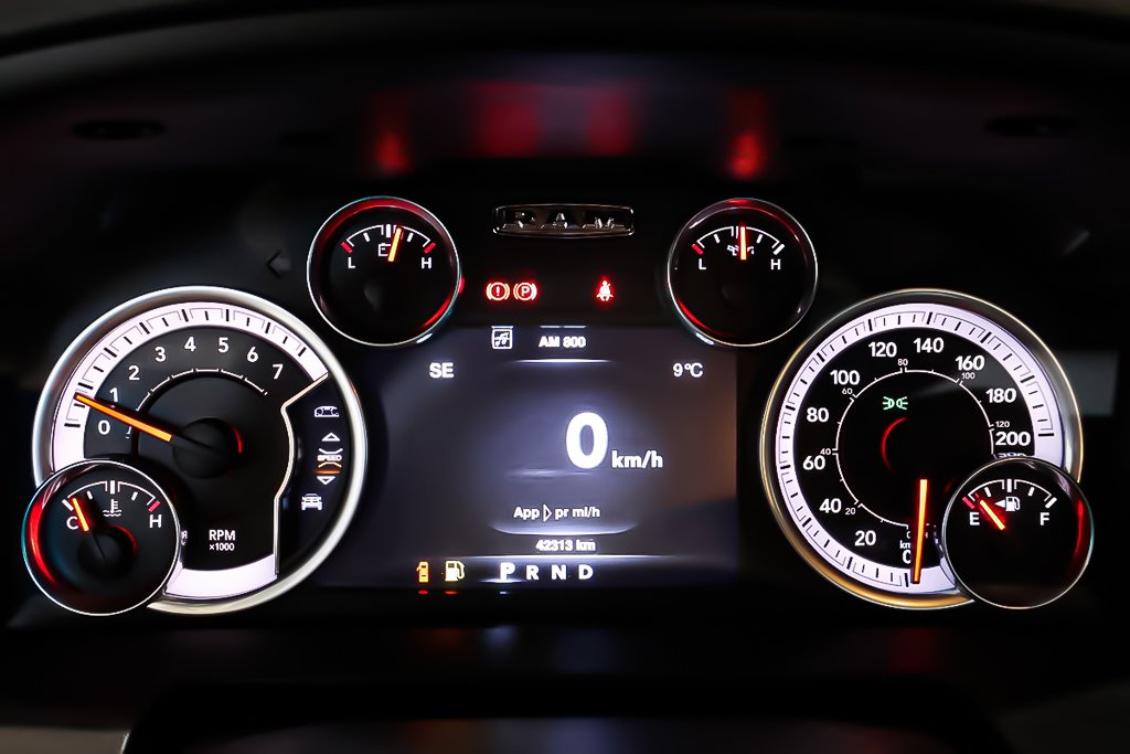 2021 Ram 1500 Classic EXPRESS + 4X4 +  QUAD CAB + NIGHT EDITION in Terrebonne, Quebec - 18 - w1024h768px