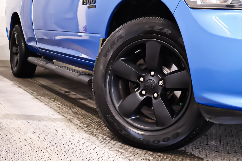 2021 Ram 1500 Classic EXPRESS + 4X4 +  QUAD CAB + NIGHT EDITION in Terrebonne, Quebec - 9 - w1024h768px