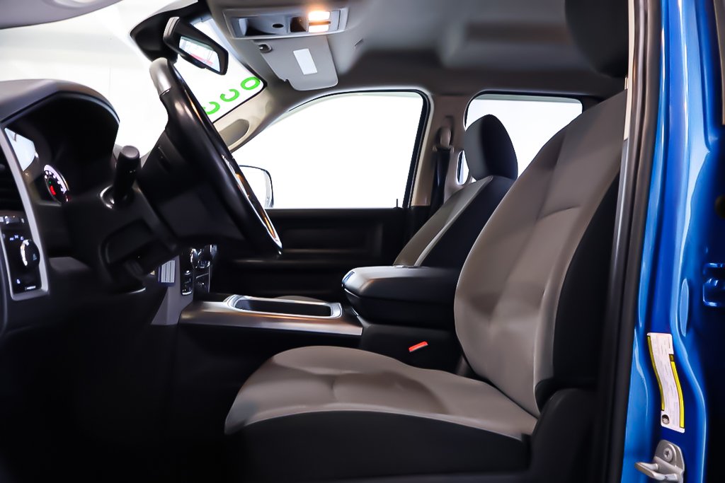 2021 Ram 1500 Classic EXPRESS + 4X4 +  QUAD CAB + NIGHT EDITION in Terrebonne, Quebec - 10 - w1024h768px