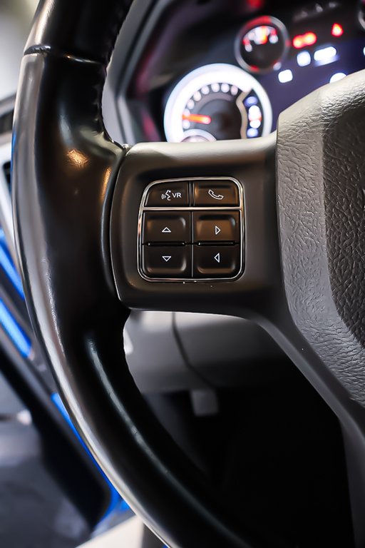 2021 Ram 1500 Classic EXPRESS + 4X4 +  QUAD CAB + NIGHT EDITION in Terrebonne, Quebec - 15 - w1024h768px