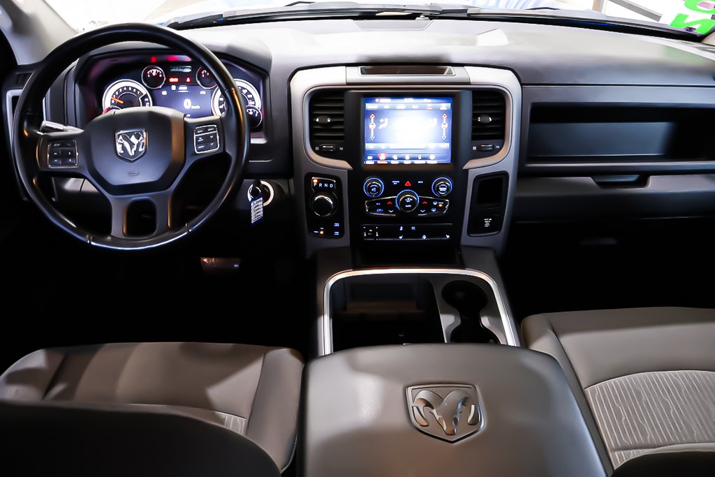 2021 Ram 1500 Classic EXPRESS + 4X4 +  QUAD CAB + NIGHT EDITION in Terrebonne, Quebec - 13 - w1024h768px