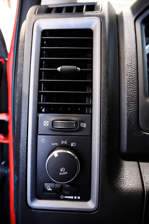 2021 Ram 1500 Classic Express in Terrebonne, Quebec - 23 - w1024h768px