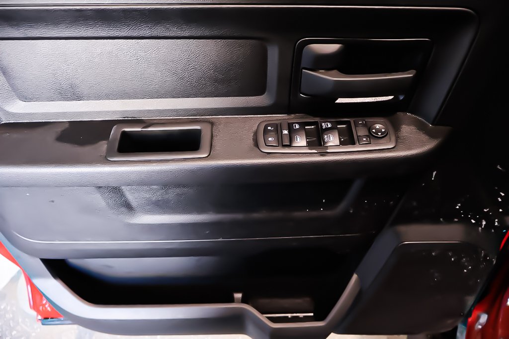 2021 Ram 1500 Classic Express in Terrebonne, Quebec - 25 - w1024h768px