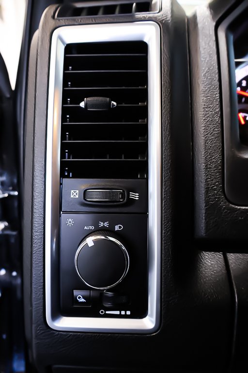 Ram 1500 Classic WARLOCK + 4X4 + QUAD CAB + V8 HEMI 5.7L 2021 à Terrebonne, Québec - 23 - w1024h768px