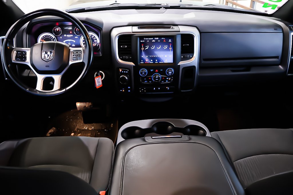 Ram 1500 Classic WARLOCK + 4X4 + QUAD CAB + V8 HEMI 5.7L 2021 à Terrebonne, Québec - 13 - w1024h768px