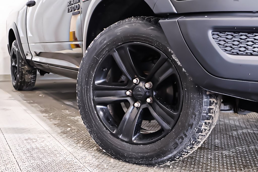 Ram 1500 Classic WARLOCK + 4X4 + QUAD CAB + V8 HEMI 5.7L 2021 à Terrebonne, Québec - 9 - w1024h768px