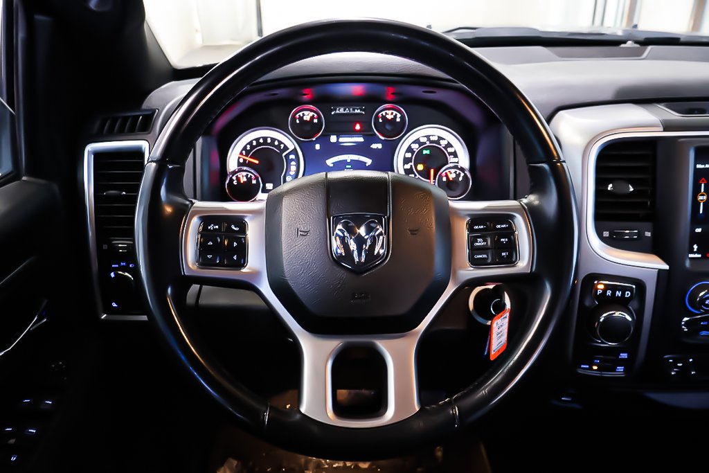 Ram 1500 Classic WARLOCK + 4X4 + QUAD CAB + V8 HEMI 5.7L 2021 à Terrebonne, Québec - 14 - w1024h768px