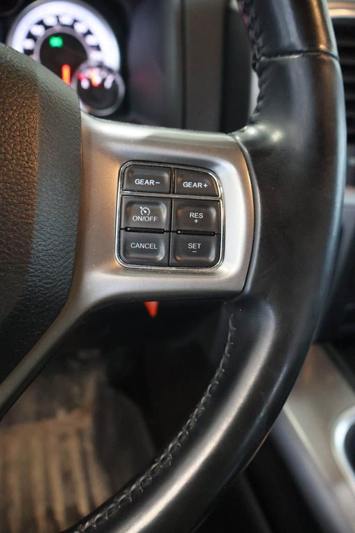 2021 Ram 1500 Classic WARLOCK + 4X4 + CREW CAB + V6 3.6L in Terrebonne, Quebec - 17 - w1024h768px