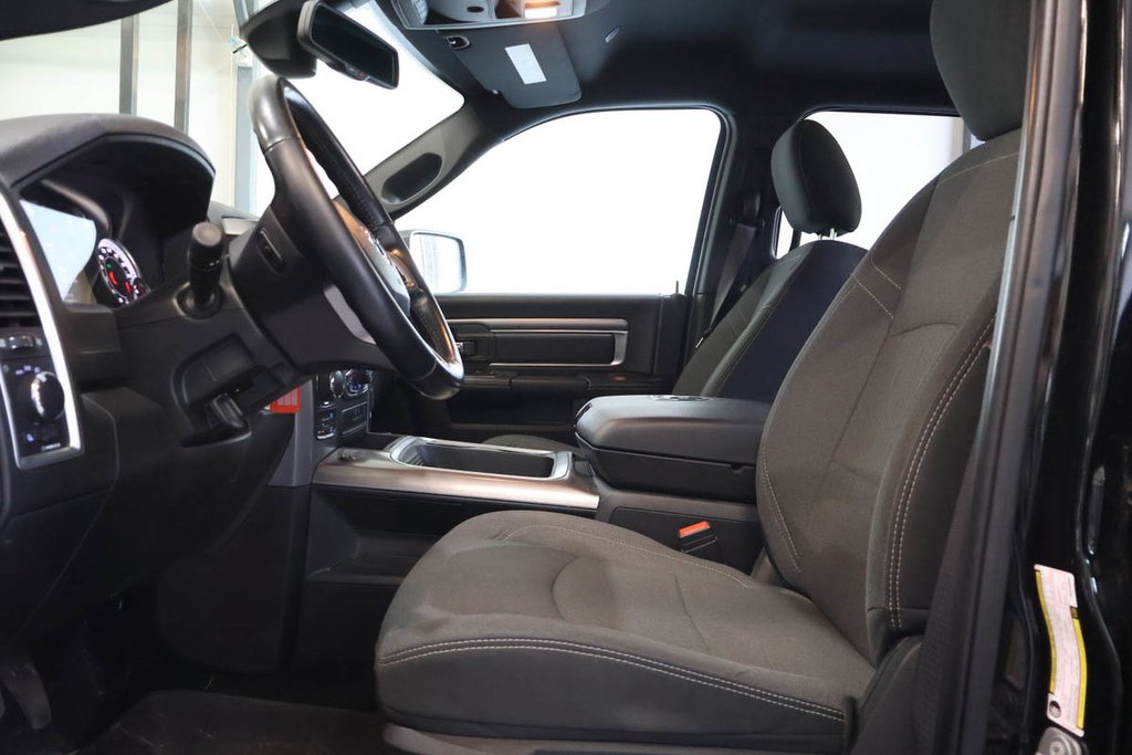 2021 Ram 1500 Classic WARLOCK + 4X4 + CREW CAB + V6 3.6L in Terrebonne, Quebec - 10 - w1024h768px