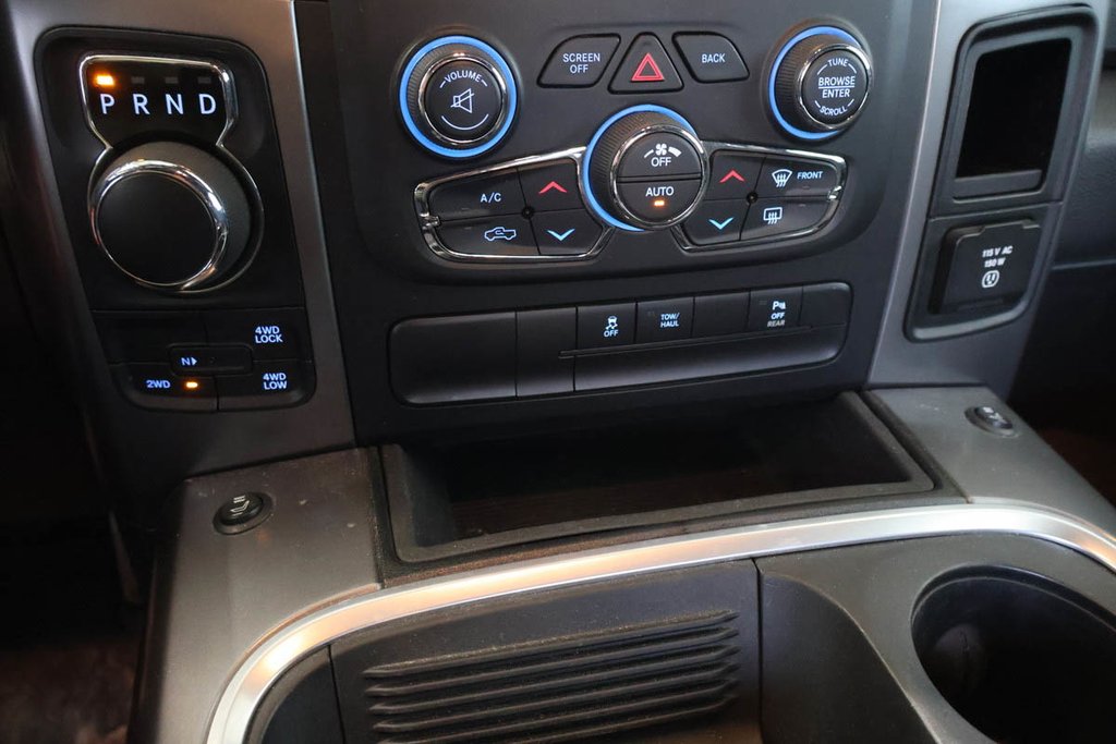 2021 Ram 1500 Classic WARLOCK + 4X4 + CREW CAB + V6 3.6L in Terrebonne, Quebec - 22 - w1024h768px