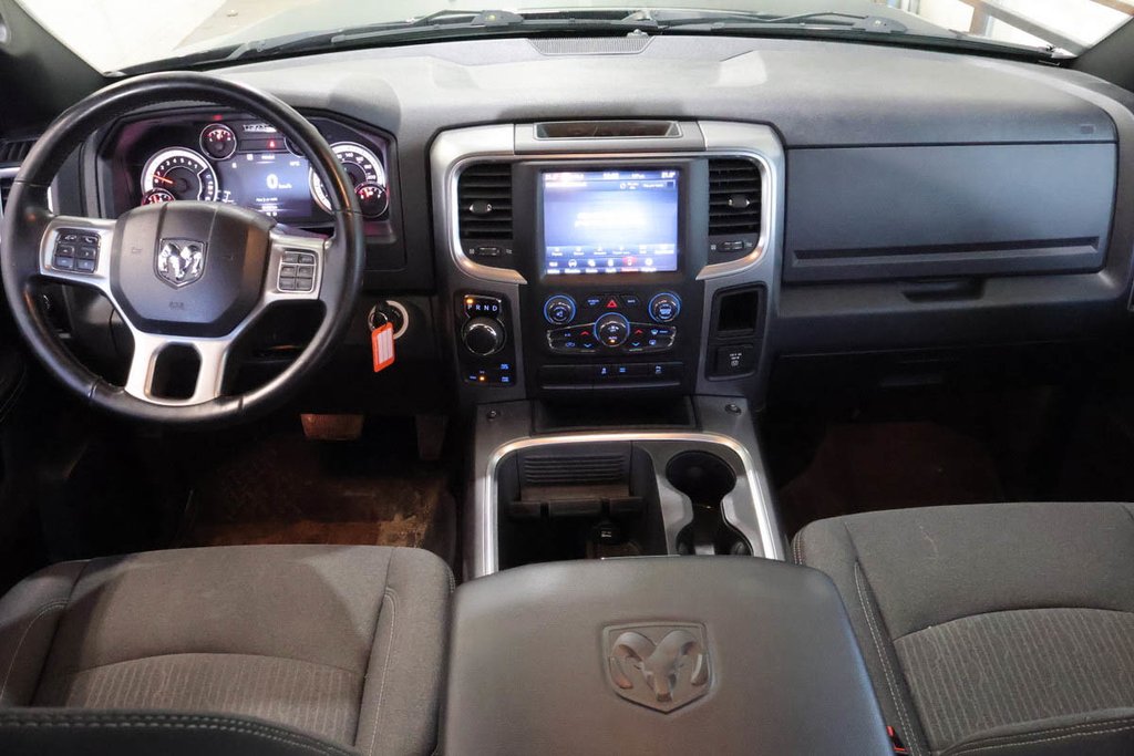 2021 Ram 1500 Classic WARLOCK + 4X4 + CREW CAB + V6 3.6L in Terrebonne, Quebec - 13 - w1024h768px