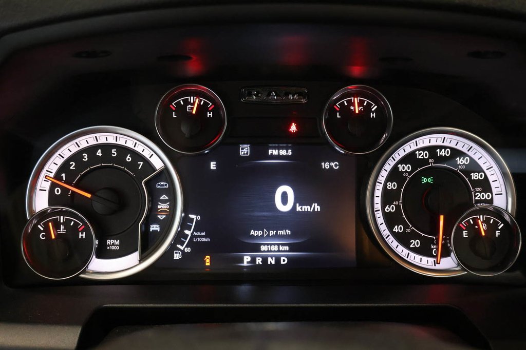 2021 Ram 1500 Classic WARLOCK + 4X4 + CREW CAB + V6 3.6L in Terrebonne, Quebec - 18 - w1024h768px