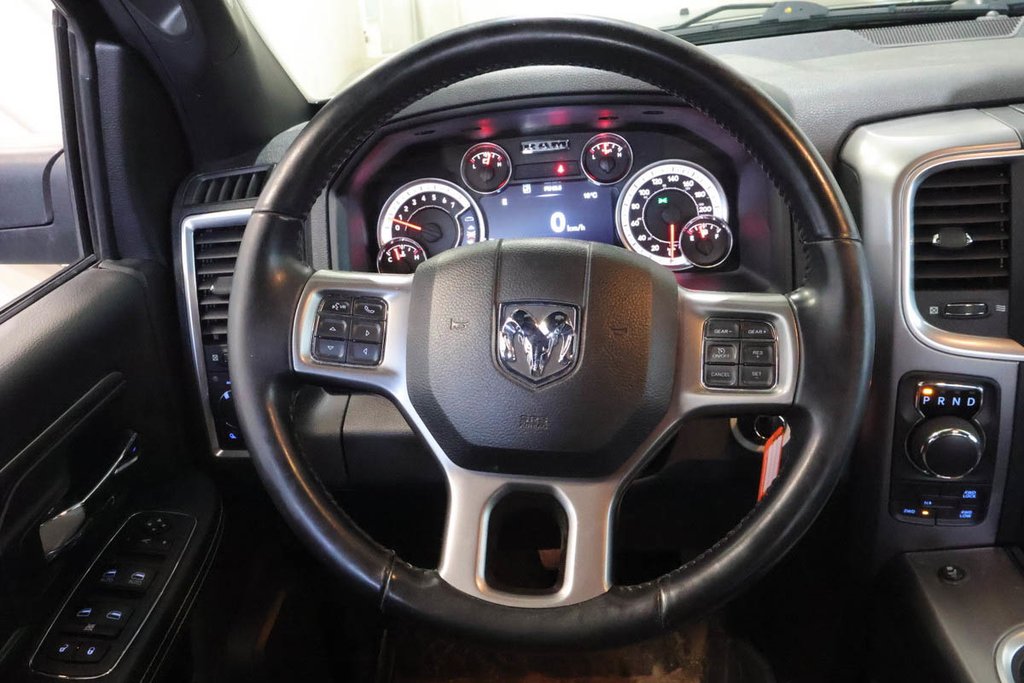 2021 Ram 1500 Classic WARLOCK + 4X4 + CREW CAB + V6 3.6L in Terrebonne, Quebec - 14 - w1024h768px