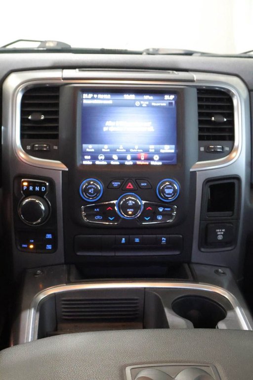 2021 Ram 1500 Classic WARLOCK + 4X4 + CREW CAB + V6 3.6L in Terrebonne, Quebec - 19 - w1024h768px