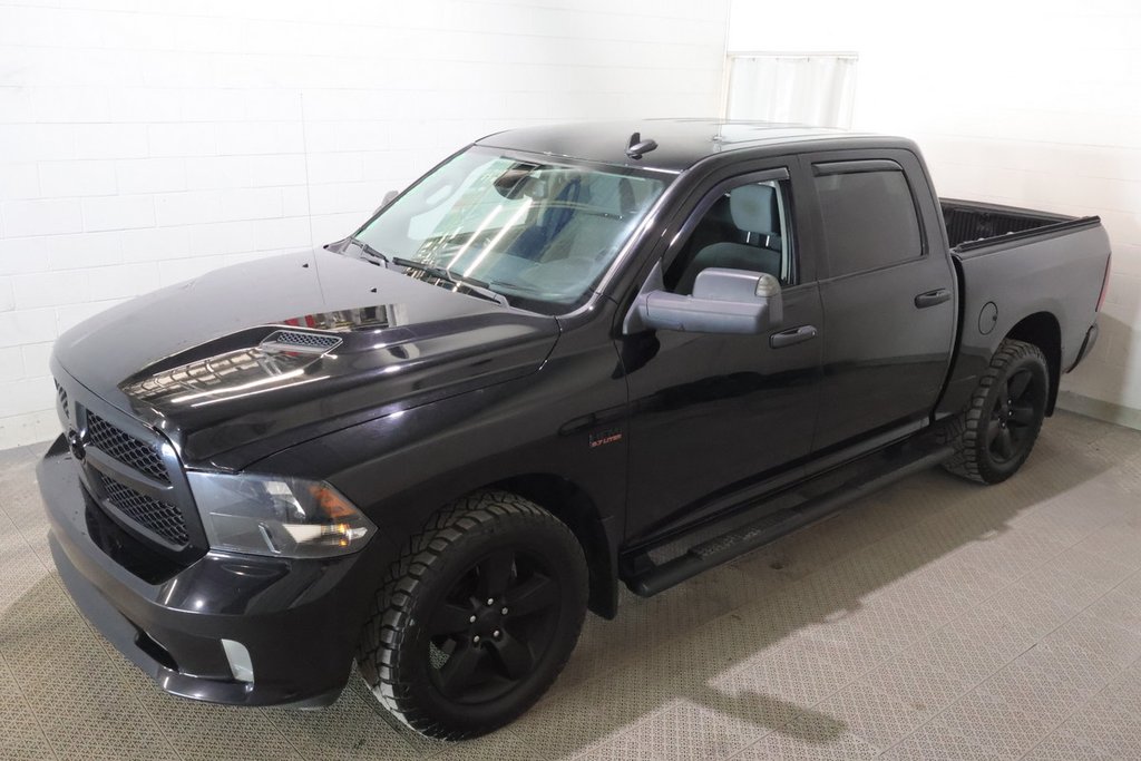 Ram 1500 Classic EXPRESS + 4X4 + CREW CAB + V8 HEMI 5.7L 2021 à Terrebonne, Québec - 3 - w1024h768px
