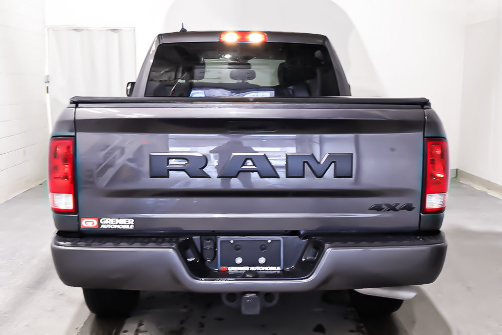 2022 Ram 1500 Classic EXPRESS + NIGHT EDITION + QUADCAB + V6 in Terrebonne, Quebec - 10 - w1024h768px